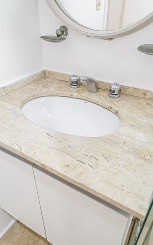 Apartamento à venda com 120m², 3 quartos e 1 vaga Apartamento à venda com 120m², 3 quartos e 1 vagaBanheiro da Suíte