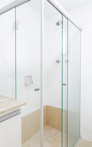Apartamento à venda com 120m², 3 quartos e 1 vaga Apartamento à venda com 120m², 3 quartos e 1 vagaBanheiro da Suíte