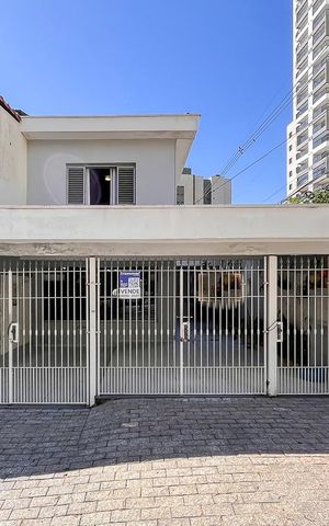 Casa à venda com 149m², 2 quartos e 2 vagasFachada + plaquinha