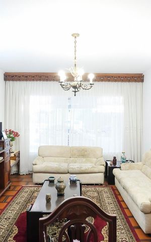 Casa à venda com 149m², 2 quartos e 2 vagasSala