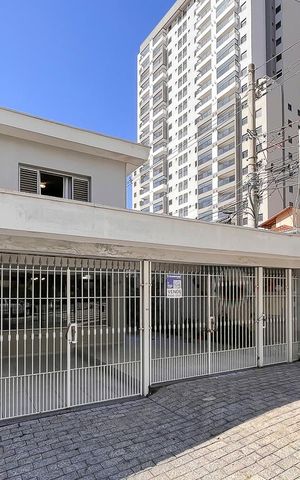 Casa à venda com 149m², 2 quartos e 2 vagasFachada + plaquinha