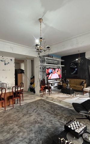 Apartamento à venda com 157m², 4 quartos e 1 vaga Apartamento à venda com 157m², 4 quartos e 1 vagaSala
