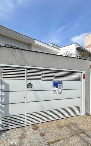 Casa à venda com 150m², 2 quartos e 2 vagasFachada + plaquinha 
