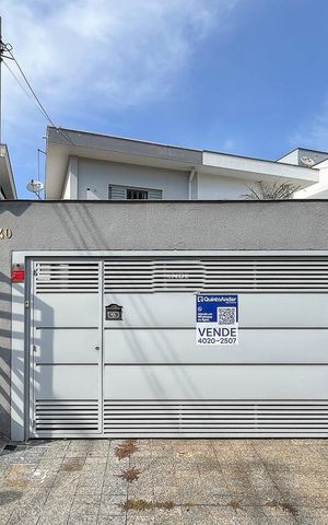 Casa à venda com 150m², 2 quartos e 2 vagasFachada + plaquinha 