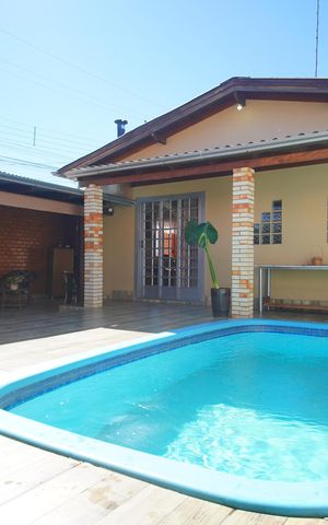 Casa à venda com 186m², 3 quartos e 2 vagasPiscina