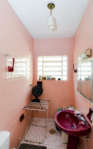 Casa à venda com 330m², 2 quartos e 2 vagasBanheiro