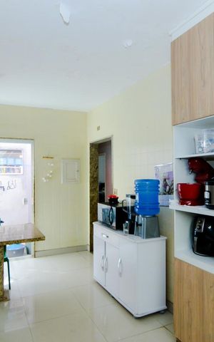Casa à venda com 330m², 2 quartos e 2 vagasCozinha