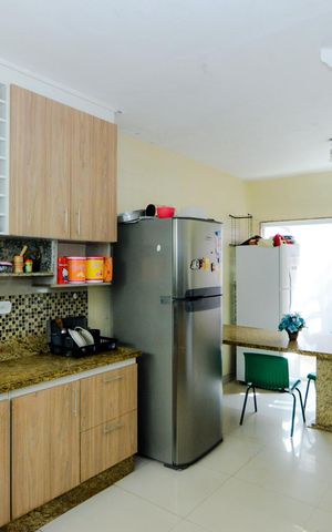 Casa à venda com 330m², 2 quartos e 2 vagasCozinha