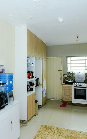 Casa à venda com 330m², 2 quartos e 2 vagasCozinha