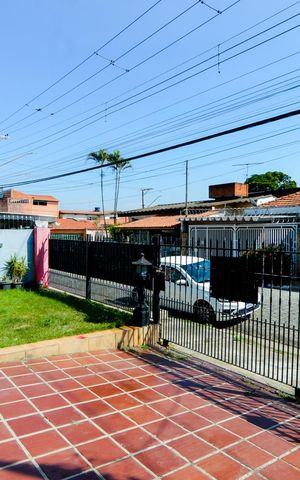 Casa à venda com 330m², 2 quartos e 2 vagasGaragem