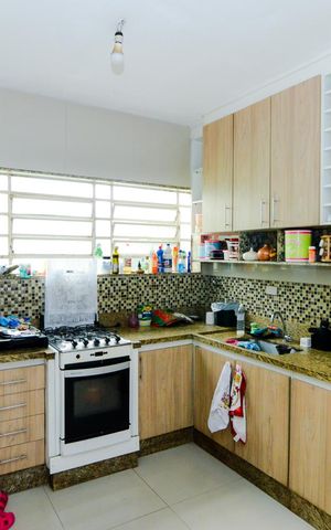 Casa à venda com 330m², 2 quartos e 2 vagasCozinha