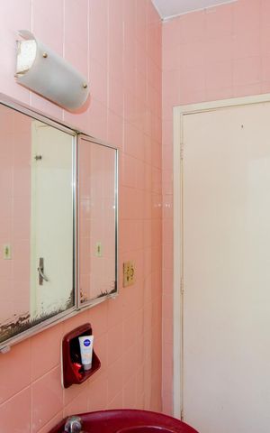 Casa à venda com 330m², 2 quartos e 2 vagasBanheiro