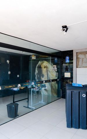 Casa à venda com 330m², 2 quartos e 2 vagasGaragem