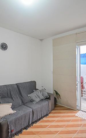 Casa à venda com 198m², 4 quartos e 4 vagas Casa à venda com 198m², 4 quartos e 4 vagasSala 1