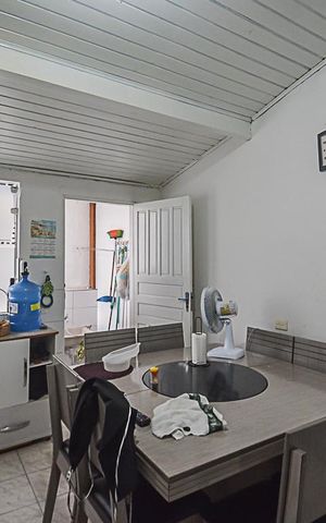 Casa à venda com 198m², 4 quartos e 4 vagas Casa à venda com 198m², 4 quartos e 4 vagasCozinha
