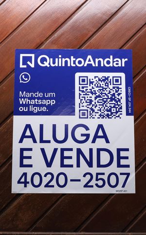 Casa à venda com 400m², 5 quartos e 6 vagasPlaca instalada no portão do imóvel - Código da placa: MSRP-401