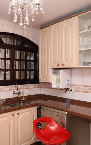 Casa à venda com 400m², 5 quartos e 6 vagasCozinha 1