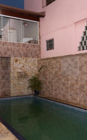 Casa à venda com 400m², 5 quartos e 6 vagasQuintal com Piscina