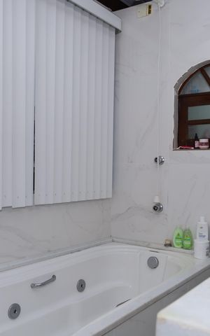 Casa à venda com 400m², 5 quartos e 6 vagasBanheiro da Suíte 2