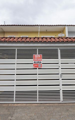 Casa à venda com 115m², 3 quartos e 2 vagas Casa à venda com 115m², 3 quartos e 2 vagasFachada