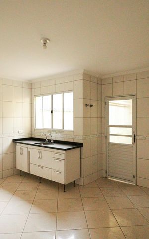 Casa à venda com 115m², 3 quartos e 2 vagas Casa à venda com 115m², 3 quartos e 2 vagasCozinha e Área de Serviço