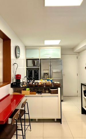 Apartamento para alugar com 260m², 4 quartos e 3 vagas