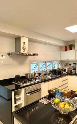 Apartamento para alugar com 260m², 4 quartos e 3 vagas