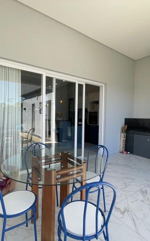Casa à venda com 138m², 3 quartos e 2 vagas