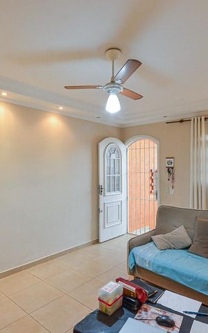 Casa à venda com 162m², 3 quartos e 2 vagas