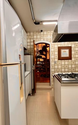 Apartamento à venda com 205m², 4 quartos e 2 vagas Apartamento à venda com 205m², 4 quartos e 2 vagasCozinha