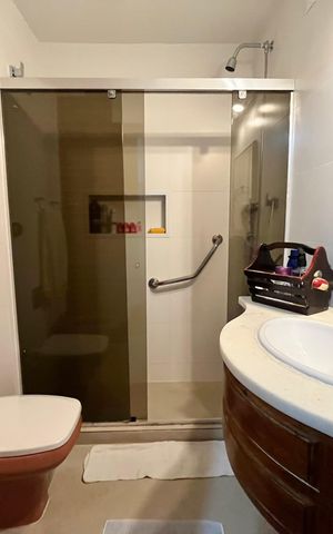 Apartamento à venda com 205m², 4 quartos e 2 vagas Apartamento à venda com 205m², 4 quartos e 2 vagasBanheiro social