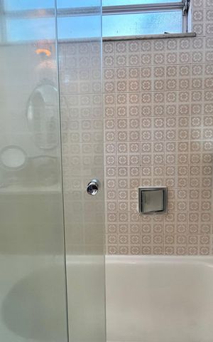 Apartamento à venda com 205m², 4 quartos e 2 vagas Apartamento à venda com 205m², 4 quartos e 2 vagasBanheiro da Suíte