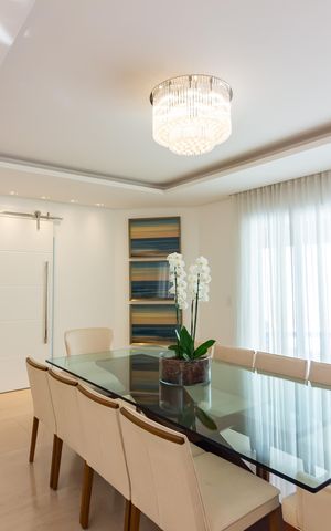 Casa à venda com 437m², 3 quartos e 7 vagas Casa à venda com 437m², 3 quartos e 7 vagasSala