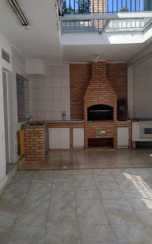 Casa à venda com 251m², 4 quartos e 3 vagasÁrea externa