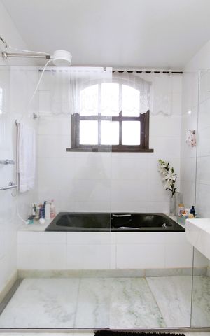 Casa para alugar com 365m², 5 quartos e 8 vagasBanheiro da Suíte