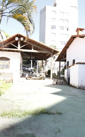 Casa para alugar com 365m², 5 quartos e 8 vagasQuadra