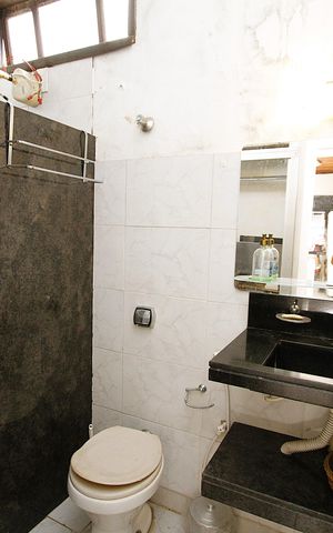 Casa para alugar com 365m², 5 quartos e 8 vagasBanheiro de serviço
