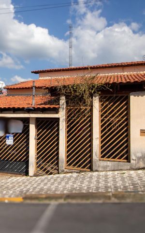 Casa para alugar com 200m², 3 quartos e 2 vagas Casa para alugar com 200m², 3 quartos e 2 vagasFachada