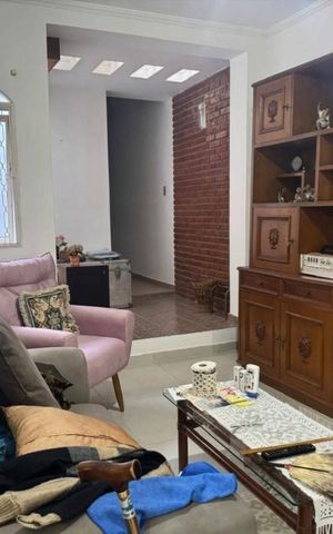 Casa à venda com 133m², 2 quartos e 2 vagas Casa à venda com 133m², 2 quartos e 2 vagasSala