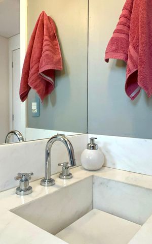 Apartamento à venda com 165m², 2 quartos e 3 vagas Apartamento à venda com 165m², 2 quartos e 3 vagasBanheiro da Suíte 1