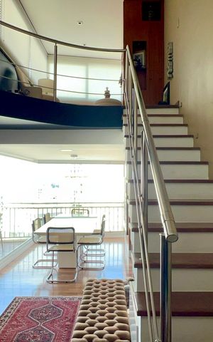 Apartamento à venda com 165m², 2 quartos e 3 vagas Apartamento à venda com 165m², 2 quartos e 3 vagasEscada