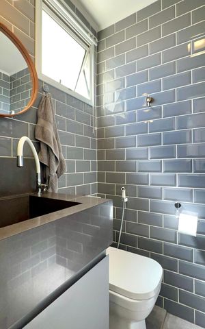 Apartamento à venda com 165m², 2 quartos e 3 vagas Apartamento à venda com 165m², 2 quartos e 3 vagasBanheiro de serviço
