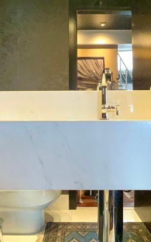 Apartamento à venda com 165m², 2 quartos e 3 vagas Apartamento à venda com 165m², 2 quartos e 3 vagasLavabo