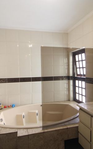 Casa para alugar com 367m², 5 quartos e 4 vagasBanheiro da suíte 5
