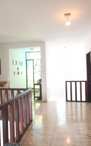 Casa para alugar com 367m², 5 quartos e 4 vagasÁrea entre as suítes