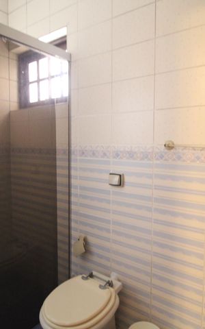 Casa para alugar com 367m², 5 quartos e 4 vagasBanheiro da suíte 4