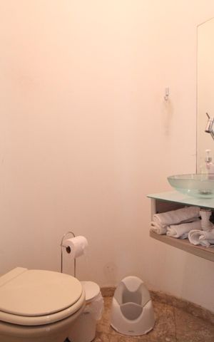 Casa para alugar com 367m², 5 quartos e 4 vagasLavabo