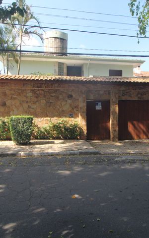Casa para alugar com 367m², 5 quartos e 4 vagasFachada