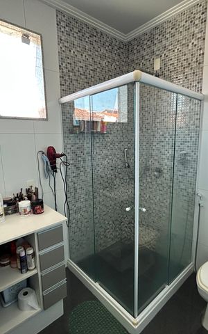 Casa de condomínio à venda com 400m², 4 quartos e 5 vagasBanheiro do Quarto 1 - Suíte