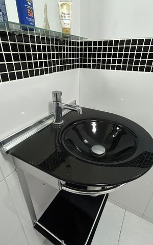 Casa de condomínio à venda com 400m², 4 quartos e 5 vagasBanheiro da área Gourmet